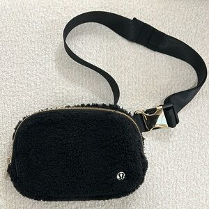 Lululemon Everywhere Fleece Belt Bag Crossbody Bag